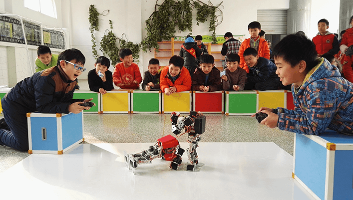 機(jī)器人搏擊賽走進(jìn)徐州公園巷小學(xué)，孩子們的福音來(lái)了！